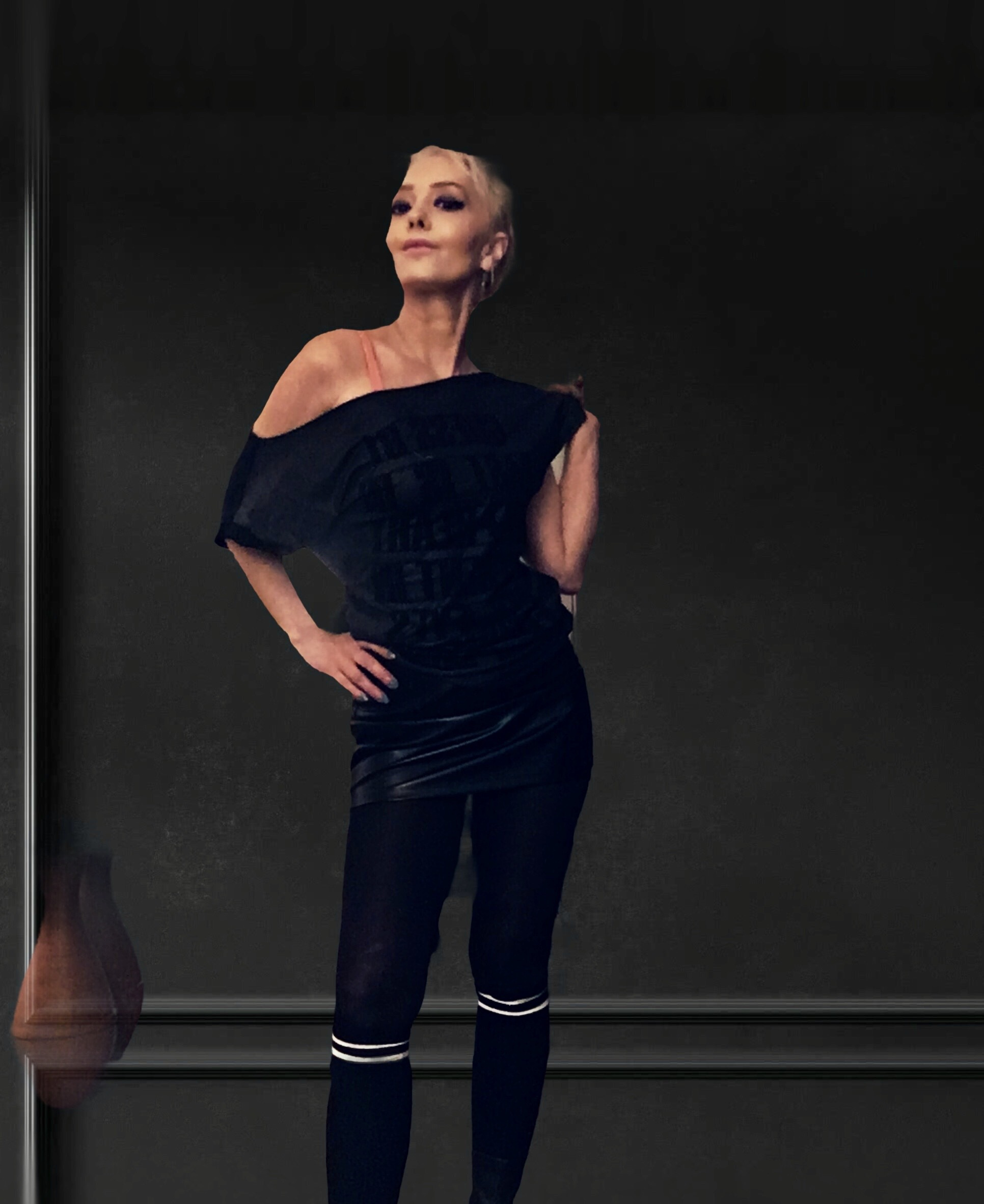 Ilka Lichi — full length portrait