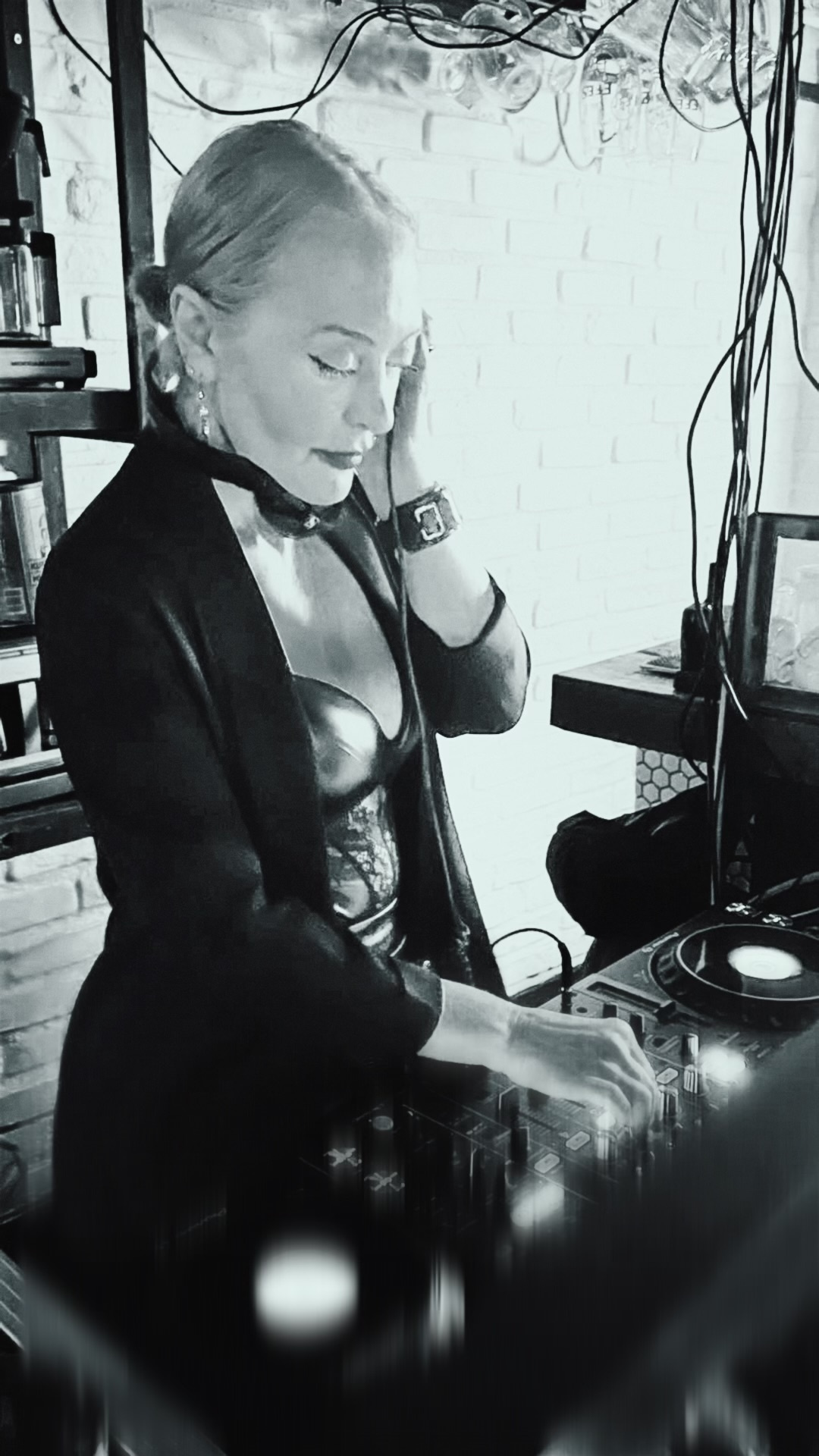 Ilka Lichi — DJ booth detail
